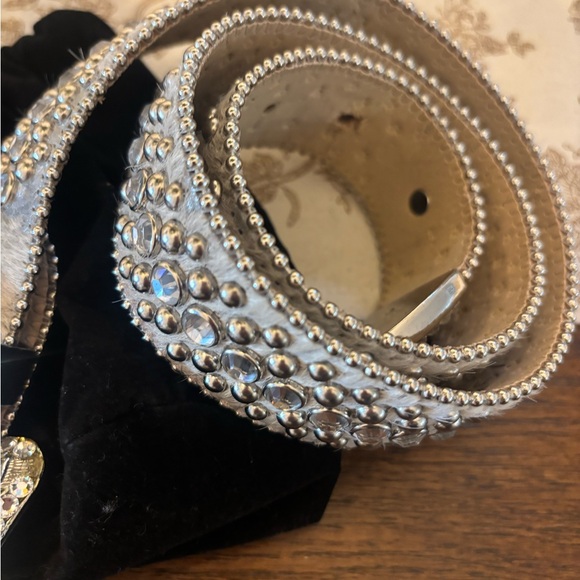 b.b. Simon
Rare b.b. Simon Elegant Silver Studded Belt - Picture 3 of 11